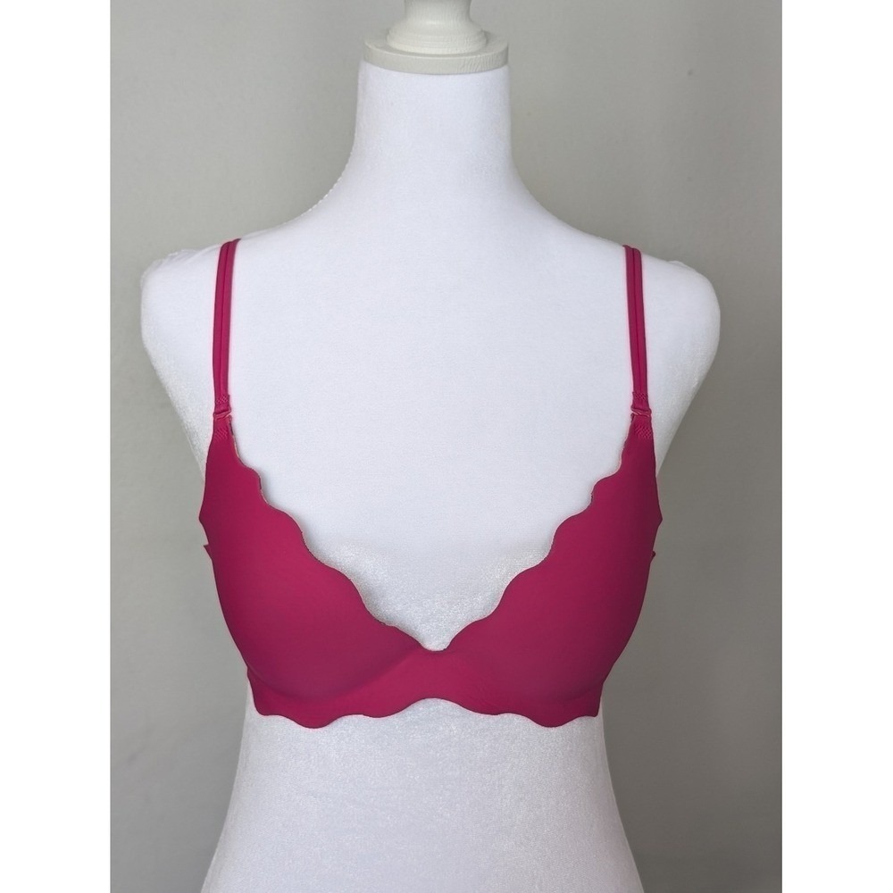 Scalloped Victoria's Secret Embrace Pushup Bra 34C